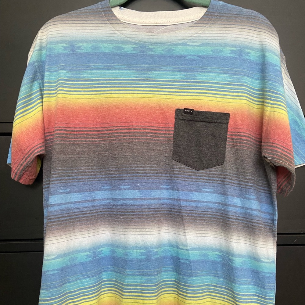 Men’s colorful t-shirt by Hurley size Medium